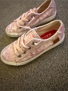 Malibu Light Pink Tie-Dye Low-Top Sneakers